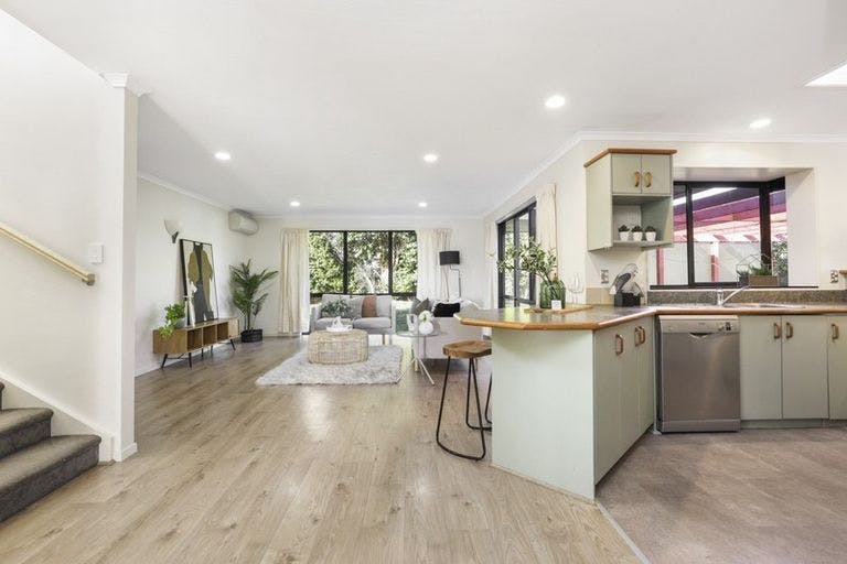 40 Keswick Crescent, Huntington, Hamilton - Carousel 2