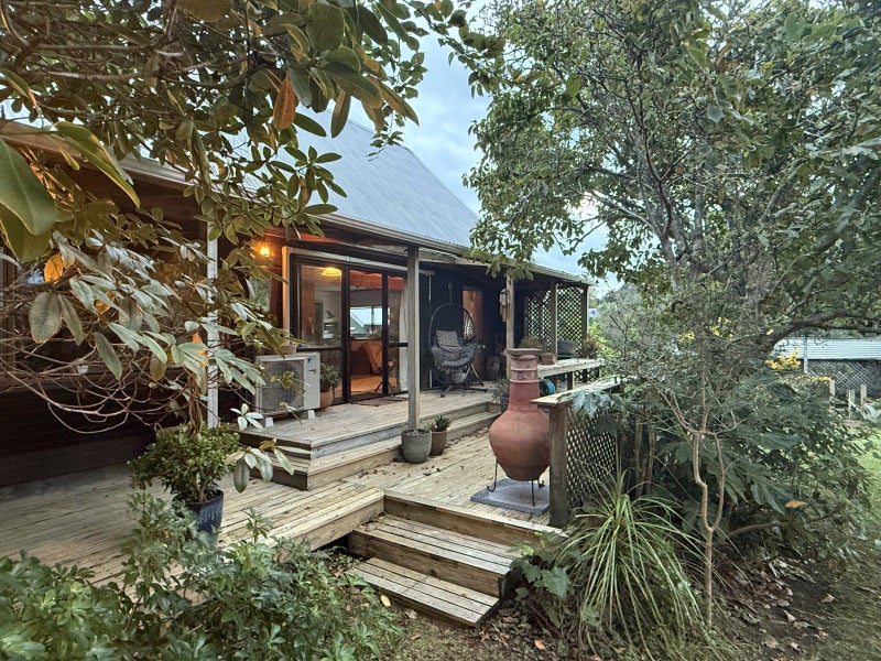 20 Heaphy Street, Westown, New Plymouth - Carousel 2