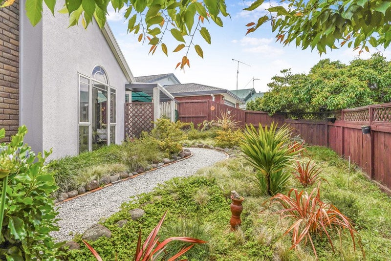 68 Sunnyhills Avenue, Glenview, Hamilton - Carousel 2