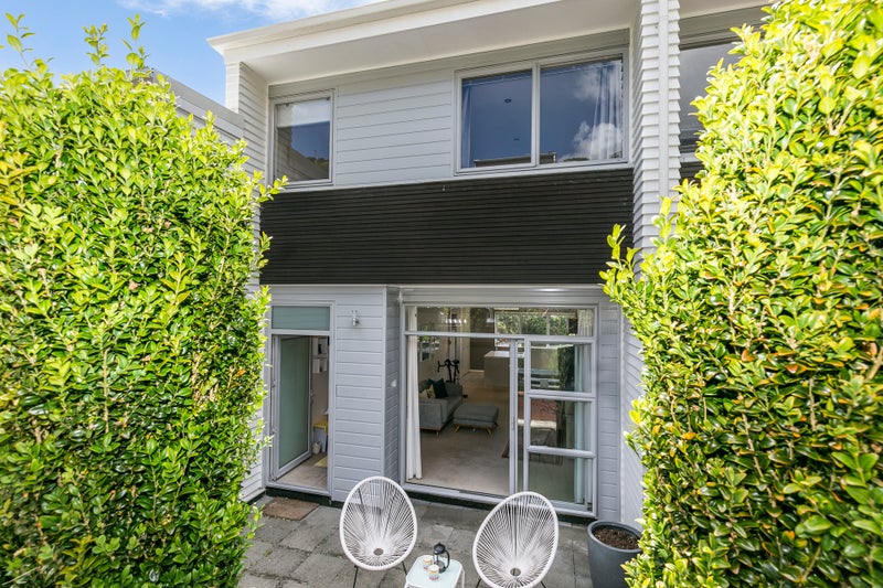 13 Tiketike Way, Brooklyn, Wellington - Carousel 1