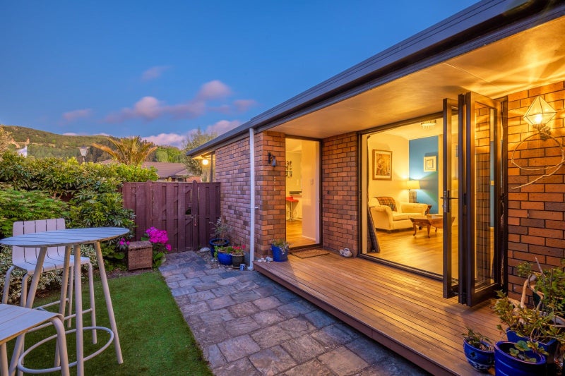 3 Pettit Place, The Wood, Nelson - Carousel 1