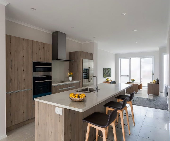 2B Makura Road, Long Bay, Auckland - Carousel 2