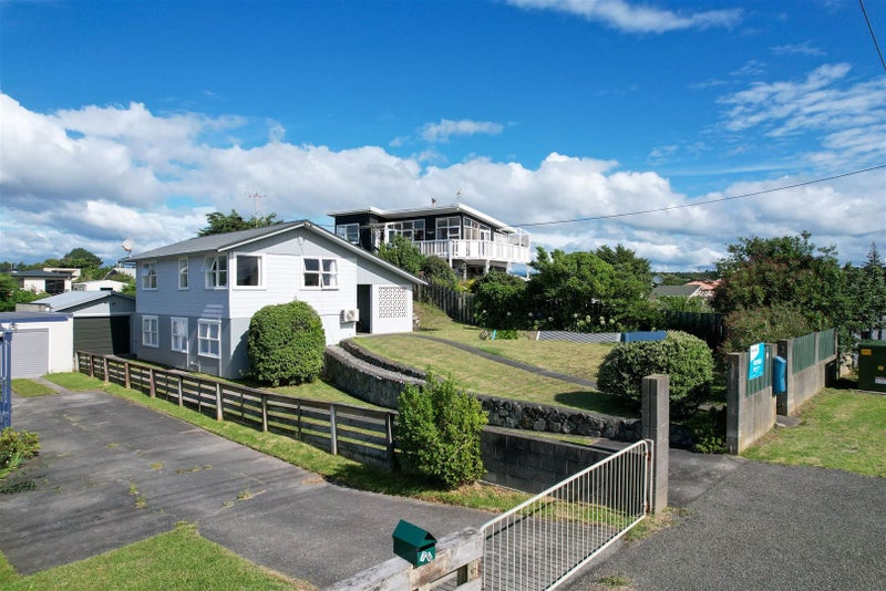 74 Park Avenue, Waitarere Beach, Levin - Carousel 1