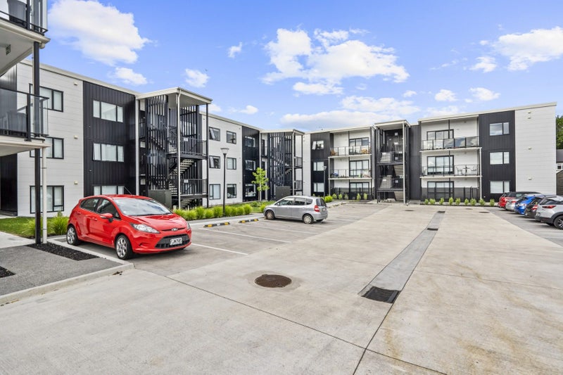 105/17 Vialou Street, Hamilton Central, Hamilton - Carousel 1