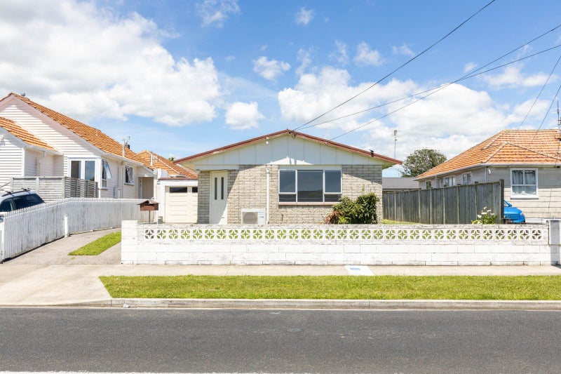 1 Maranui Street, Welbourn, New Plymouth - Carousel 1