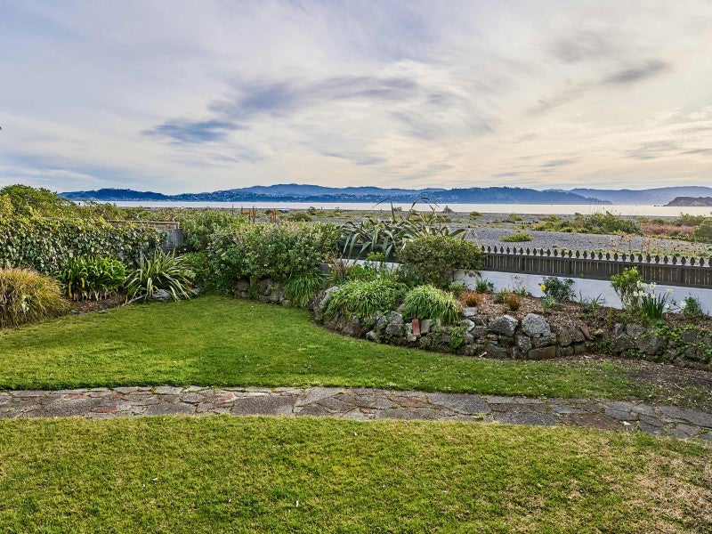 1 Heketara Street, Eastbourne, Lower Hutt - Carousel 2