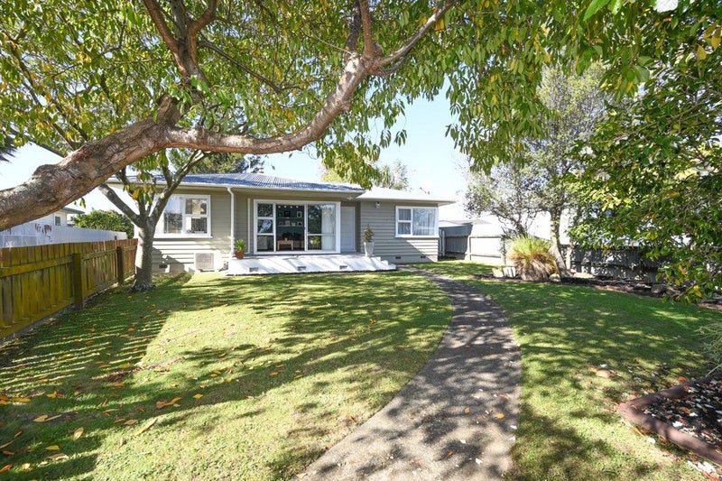 17 Henley Crescent, Pirimai, Napier - Carousel 1