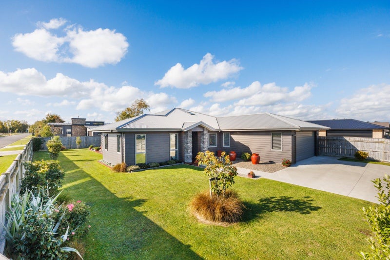 1 Kanzan Grove, Feilding, Feilding - Carousel 1
