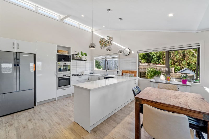 16B Brian Crescent, Stanmore Bay, Whangaparaoa - Carousel 2