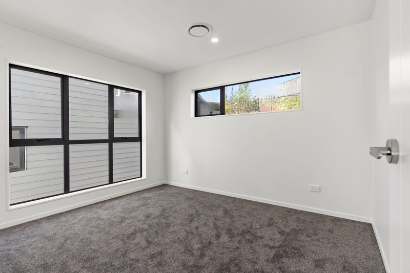 84E Whitney Street, New Windsor, Auckland - Carousel 2