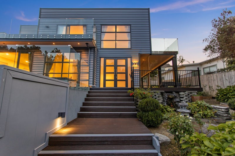 15 Moller Street, Beach Haven, Auckland - Carousel 1