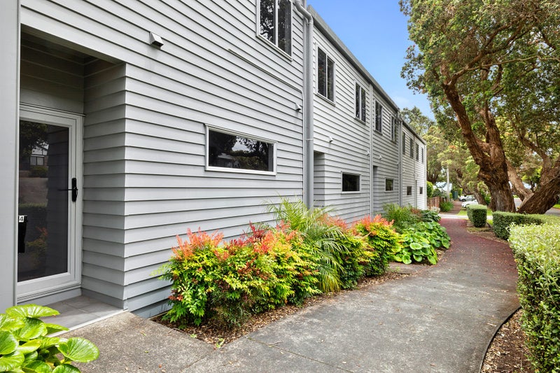 4/16 Ronald Street, Strandon, New Plymouth - Carousel 1