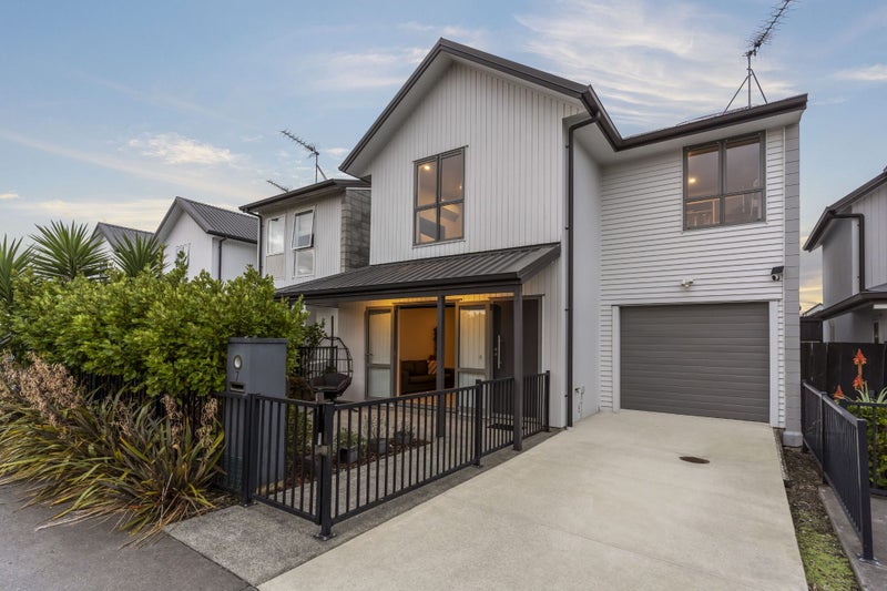 7 Glenbrae Glade, Glen Innes, Auckland - Carousel 2