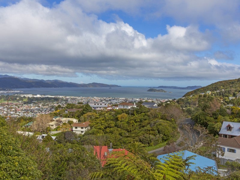 15 Eastview Grove, Normandale, Lower Hutt - Carousel 2