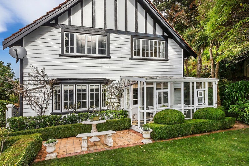 2 Cluny Avenue, Kelburn, Wellington - Carousel 1