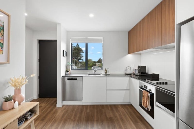 32B Coral Crescent, Panmure, Auckland - Carousel 2