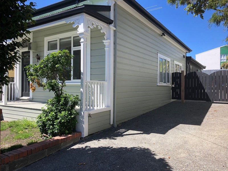 17 Te Wharepouri Street, Berhampore, Wellington - Carousel 2