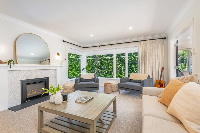 11 Athlone Place, Hokowhitu, Palmerston North - Carousel 1