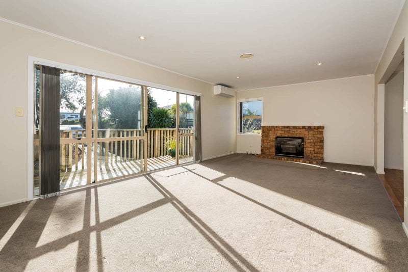 7 Schnapper Rock Road, Greenhithe, Auckland - Carousel 2