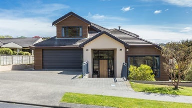 28 Navigation Drive, Whitby, Porirua - Carousel 1