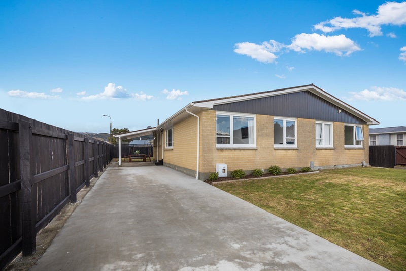 2/33 Burns Grove, Trentham, Upper Hutt - Carousel 1