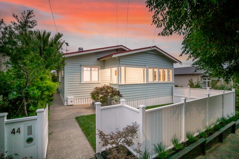 44 Walmer Road, Point Chevalier, Auckland - Carousel 2