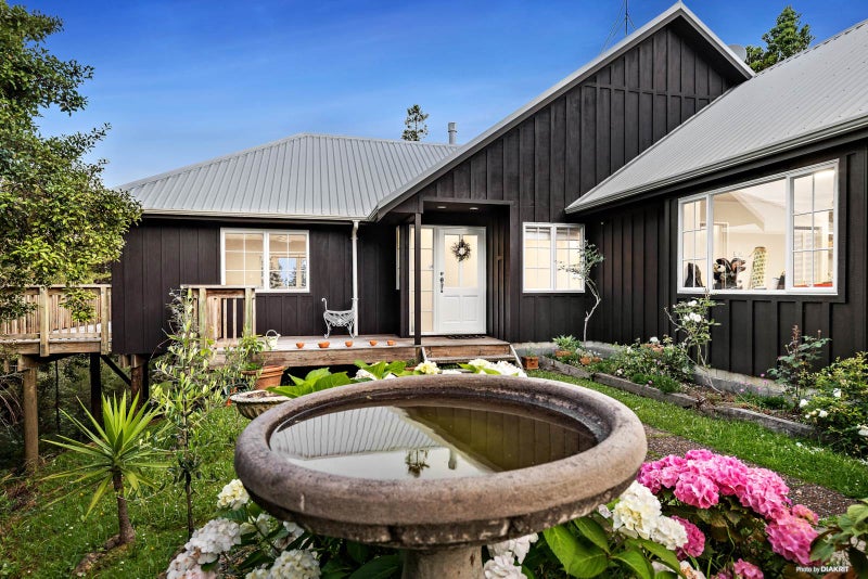 25 Hobson Road, Lucas Heights, Auckland - Carousel 1