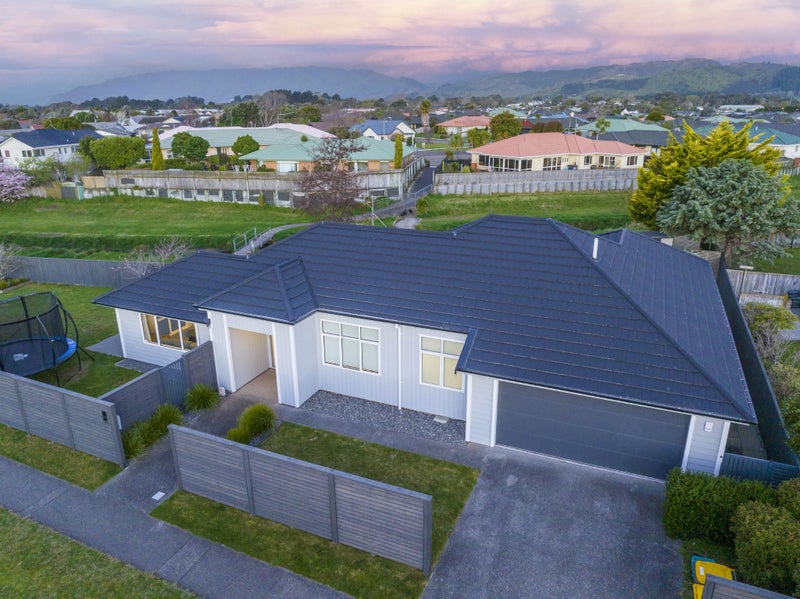 155 Guildford Drive, Paraparaumu Beach, Paraparaumu - Carousel 21