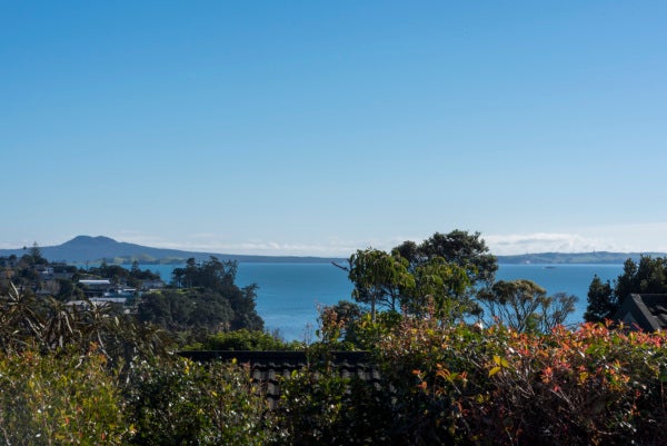 4 Cockle Bay Road, Cockle Bay, Auckland - Carousel 2