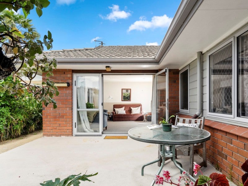 8B Courtney Road, Gate Pa, Tauranga - Carousel 1