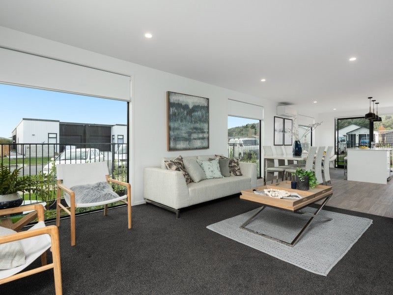 8 Foley Grove, Pyes Pa, Tauranga - Carousel 2