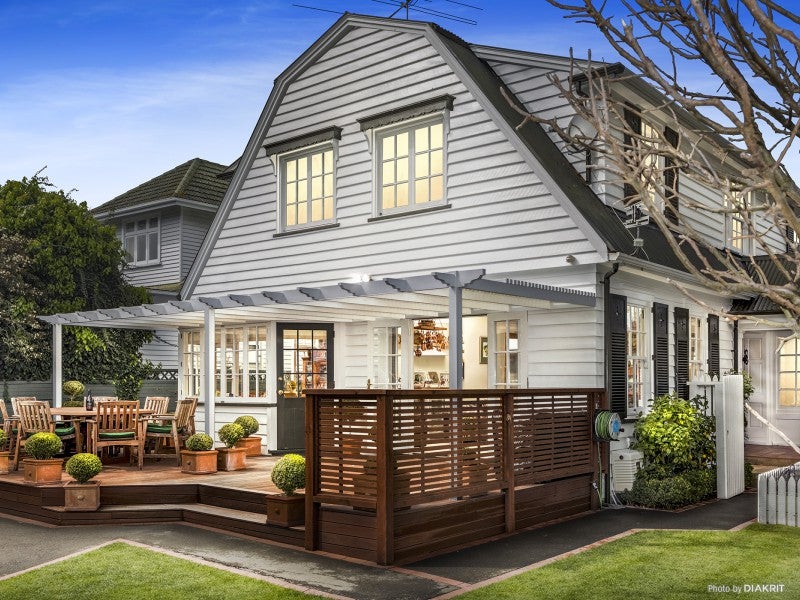 7 Glen Iris Grove, Woburn, Lower Hutt - Carousel 1