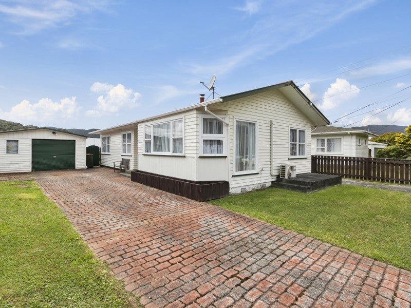 38 Karamu Crescent, Wainuiomata, Lower Hutt - Carousel 1