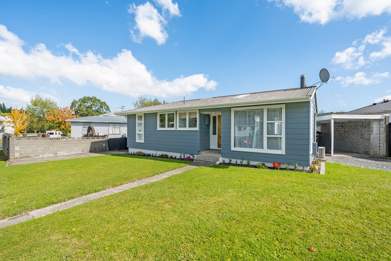 10 Edelweiss Grove, Timberlea, Upper Hutt - Carousel 1