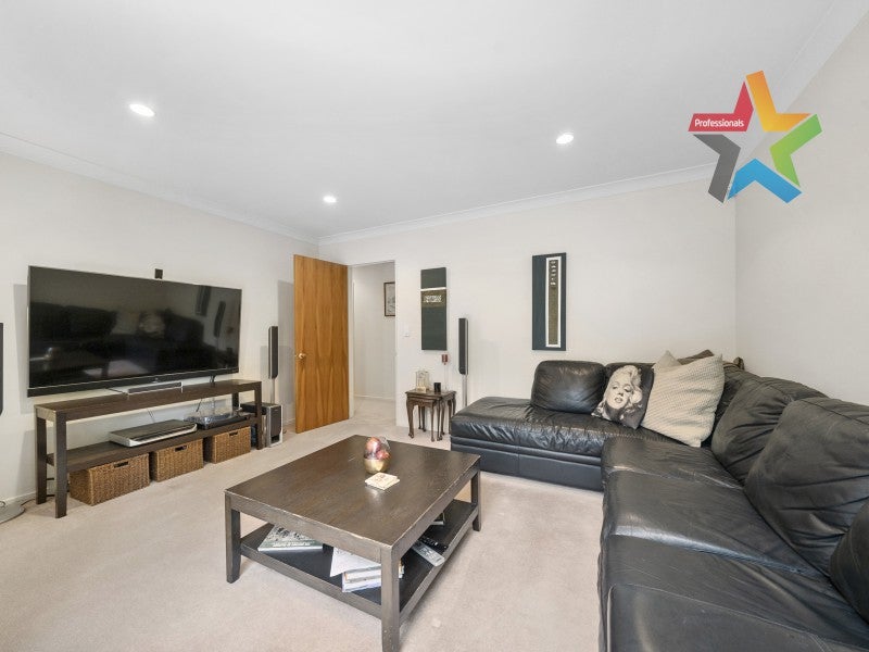 6 Oakmont, Heretaunga, Upper Hutt - Carousel 2