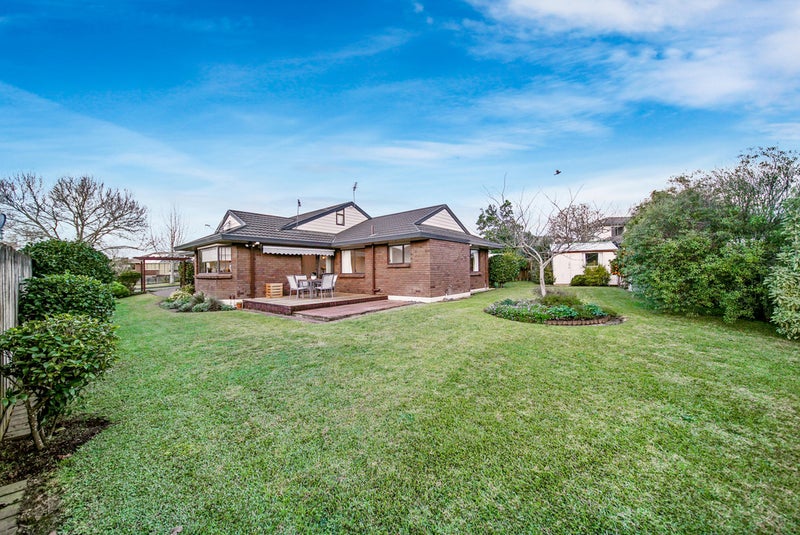 2/32 Headcorn Place, Botany Downs, Auckland - Carousel 2