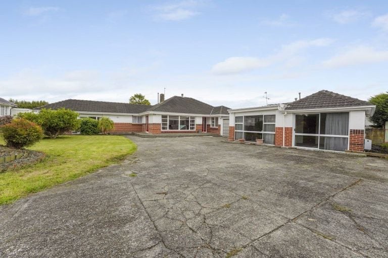 21 Hall Grove, Ebdentown, Upper Hutt - Carousel 1
