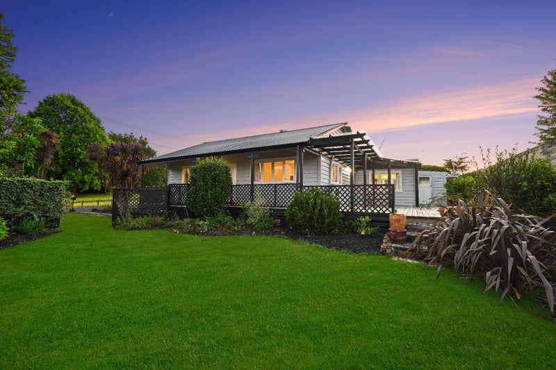 15 Sillary Street, Hamilton East, Hamilton - Carousel 1