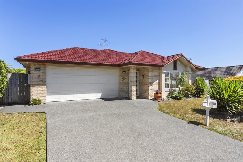 7 Richfield Crescent, Westgate, Auckland - Carousel 1