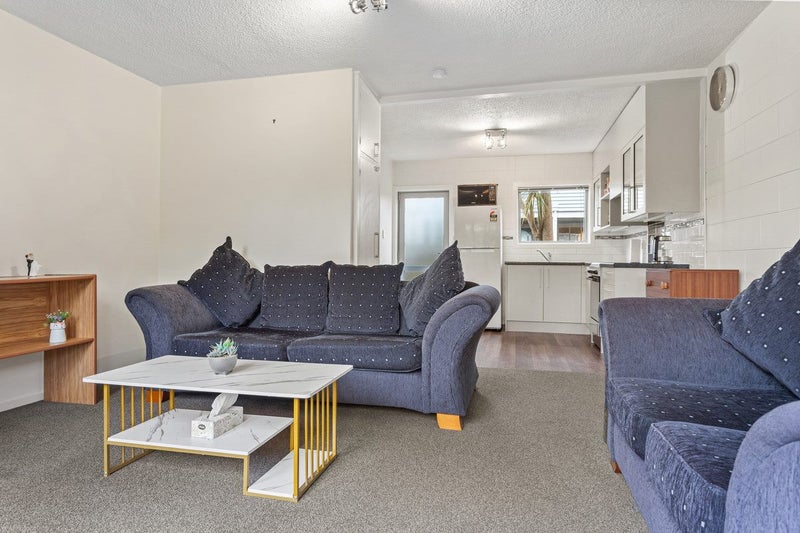 1/15 Marriner Street, Sumner, Christchurch - Carousel 1