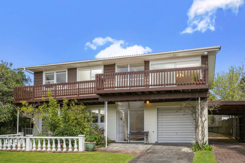 24 Manhattan Heights, Glendene, Auckland - Carousel 1