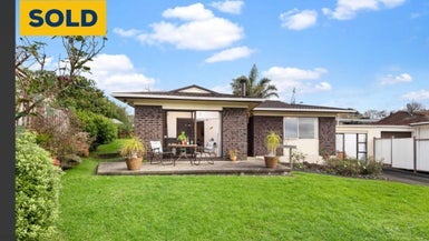 2/9 Ian Place, Glendene, Auckland - Carousel 1