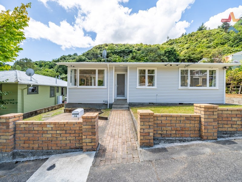 18 Holmes Grove, Naenae, Lower Hutt - Carousel 1