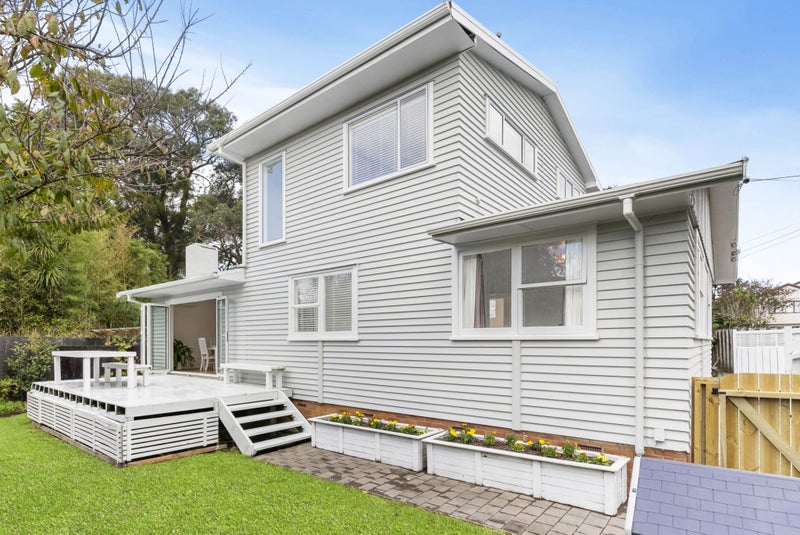 1/12 Vardon Road, Green Bay, Auckland - Carousel 1