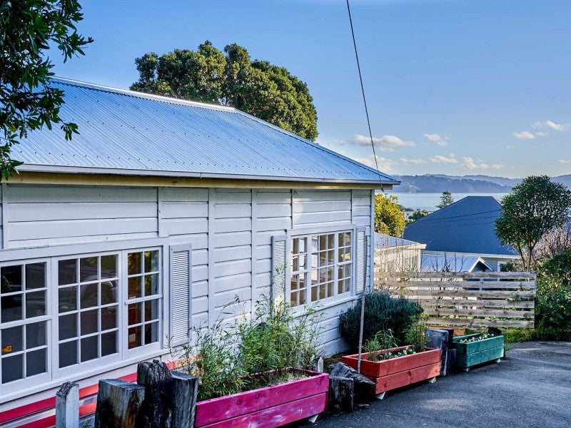 20 Totara Street, Eastbourne, Lower Hutt - Carousel 2