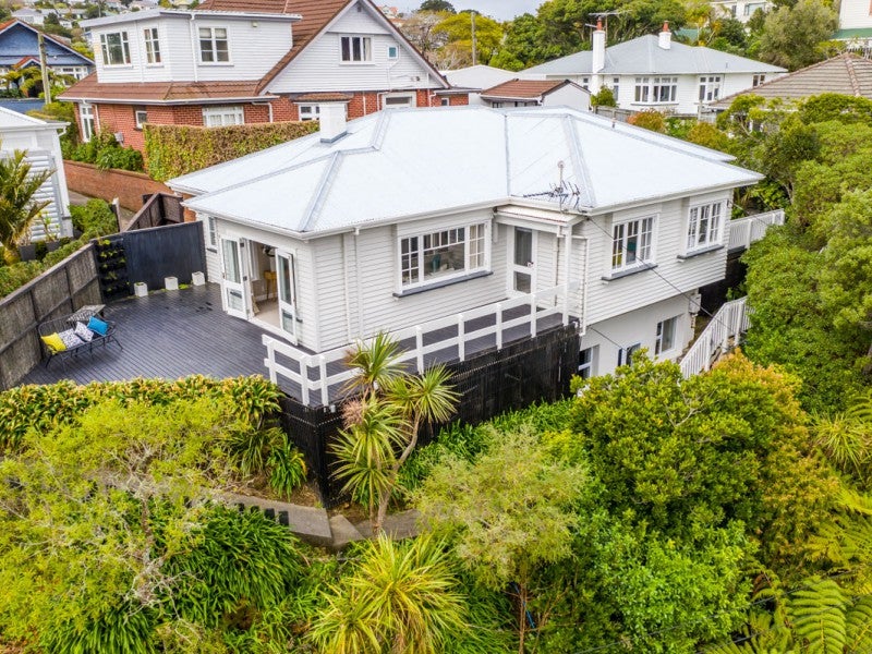52A Creswick Terrace, Northland, Wellington - Carousel 1