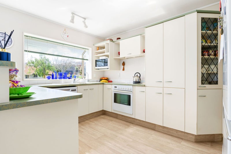 4 West Ridge Drive, Western Heights, Hamilton - Carousel 2