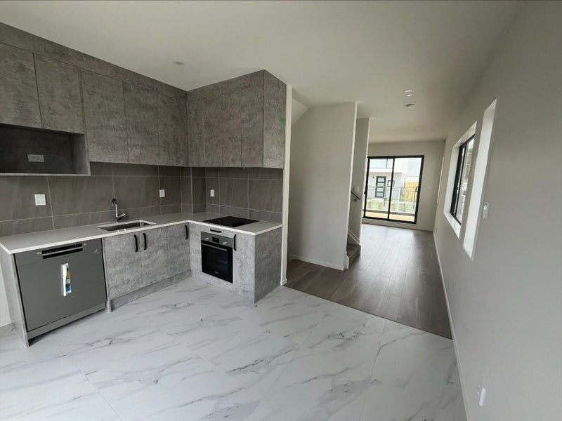 10 Fantail Place, Avondale, Auckland - Carousel 2