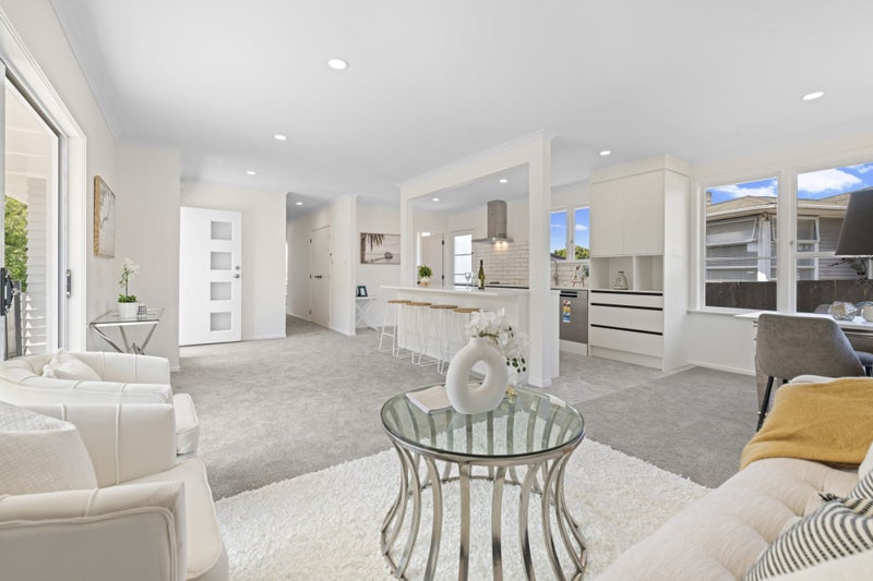 33 Mountain Road, Mangere Bridge, Auckland - Carousel 2