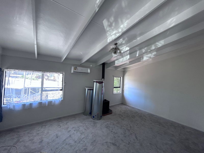 121 Athena Drive, Totara Vale, Auckland - Carousel 2